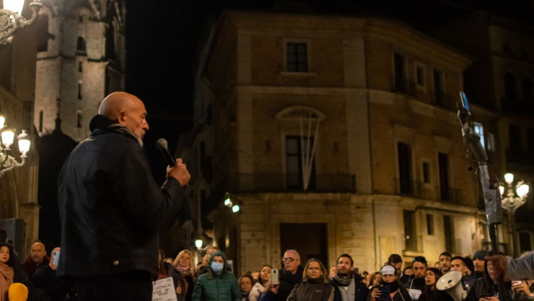 El líder de Policias por la Libertad en una manifestació contra les vacunes i el passaport COVID| Unión Activa Valencia