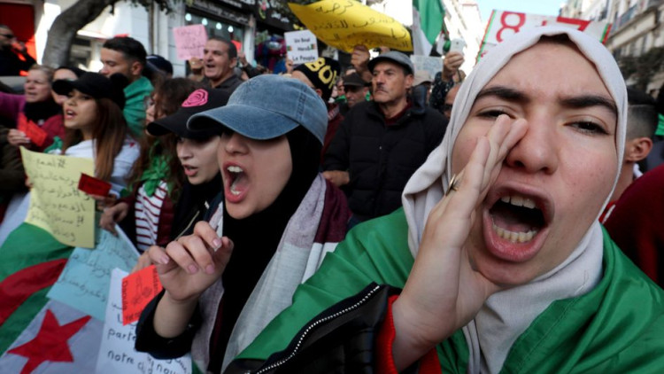 Protestes a Algèria el 2020: la gent ha perdut l'esperança. Der Spiegel