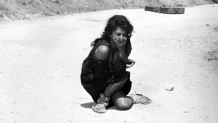 La pel·lícula de 1960 protagonitzda per Sophia Loren i dirigida per Vitorio de Sica, sobre la novel·la d’Alberto Moravia, va tenir una gran repercussió a Itàlia i féu emergir socialment el record de la marocchinate.