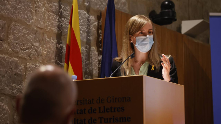 La consellera Alsina, en una de les taules rodones que s’han celebrat arreu del territori. En aquest cas, a la Universitat de Girona. Eva Guillamet / Departament d’Acció Exterior i Govern Obert