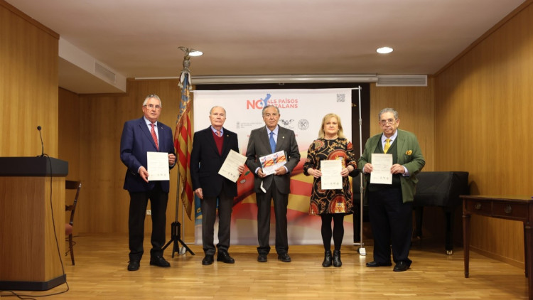 Enric Esteve (Lo Rat Penat), José Luis Manglano (RACV), Luis M. Romero, Carmen de Rosa (Ateneu Mercantil) i Manuel Sánchez (Casino d'Agricultura)