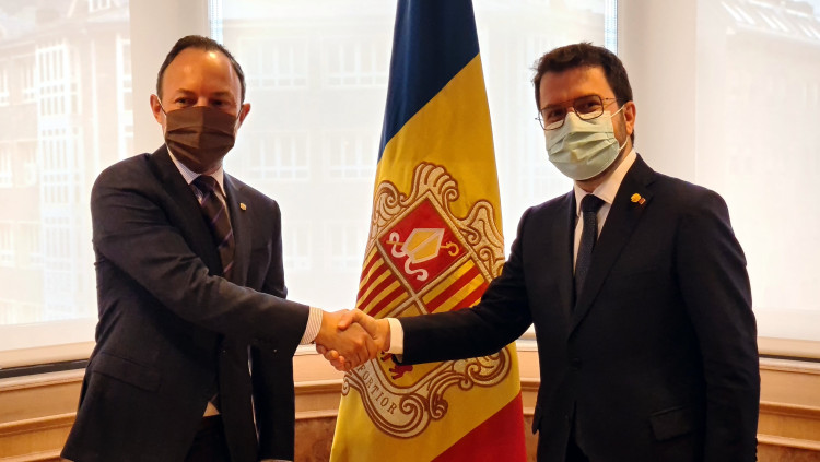 El cap de Govern d'Andorra, Xavier Espot, saluda el president català Pere Aragonès. Agència Catalana de Notícies