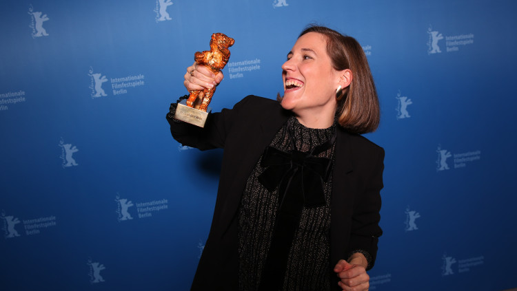 Carla Simón rep l'Os d'Or. Europa Press