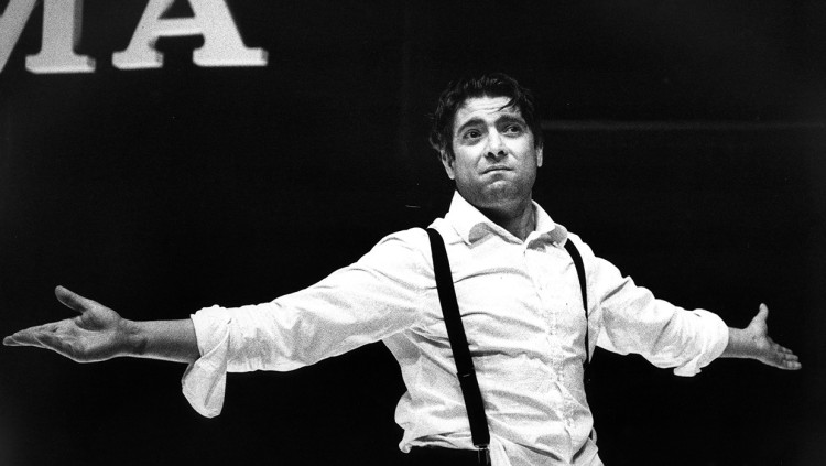 Pere Arquillué fent ‘Juli César’, amb direcció d’Àlex Rigola, al Teatre Lliure el 2002.. Ros Ribas