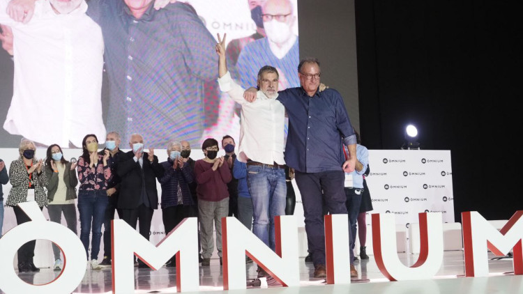Jordi Cuixart i Xavier Antich a l'acte de nomenament del filòsof com a nou president de l'entitat. Òmnium Cultural