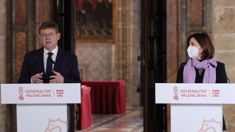 Enguany, Any Joan Fuster, la Generalitat meridional ens ha preparat una altra sorpresa, la del 40è aniversari del "contuberni" de 1982, el de l'Estatut que ha condemnat els valencians a ser rematadament "muelles".