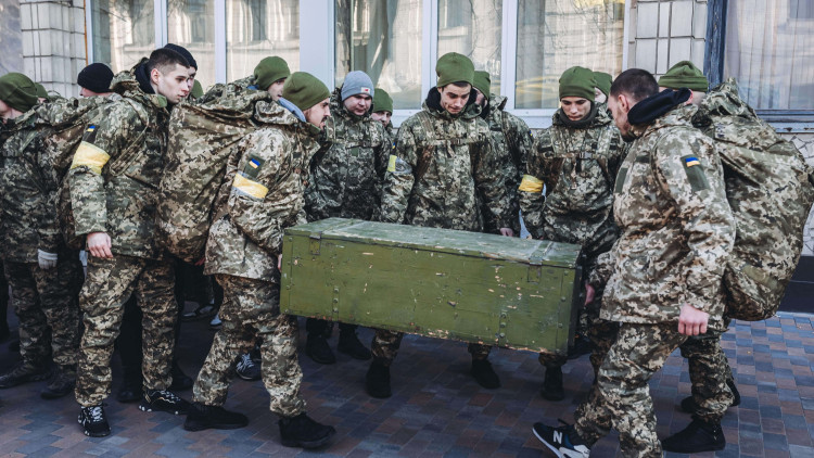 Militars ucraïnesos transporten material durant el conflicte amb Rússia. Europa Press
