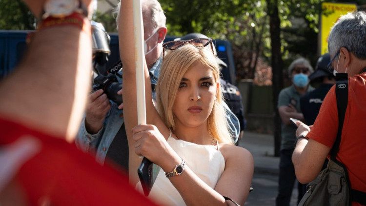 Isabel Peralta en una manifestació el 2021. Der Spiegel