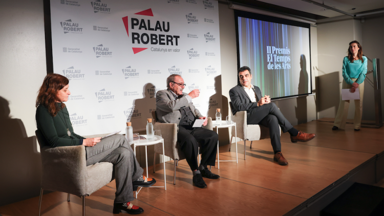 D'esquerra a dreta: Ariadna Mas, directora d'El Temps de les Arts; Eliseu Climent, editor; Jofre Llombart, secretari general de Difusió de la Generalitat de Catalunya, i Txell Bonet, que conduïa l'acte de presentació. ROBERT RAMOS