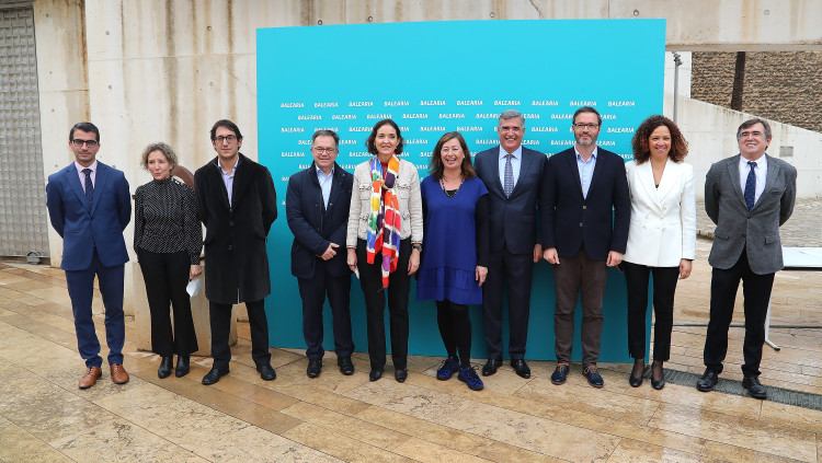 Una nodrida representació política acompanyà Adolfo Utor a Palma, entre d’altres la presidenta del Govern balear, Francina Armengol, i la ministra d’Indústria, Comerç i Turisme, Reyes Maroto. Isaac Buj