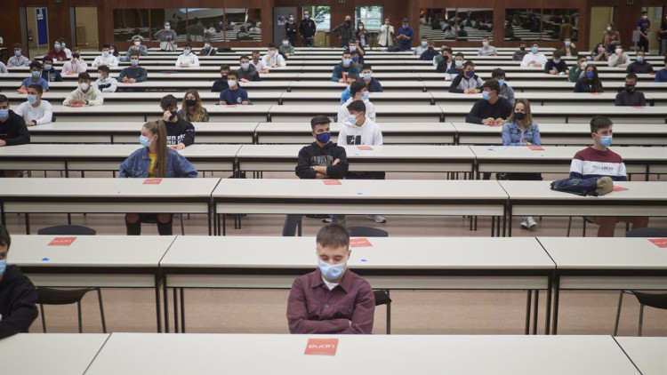 Alumnes a una classes universitària en l'etapa dura de la pandèmia| Europa Press