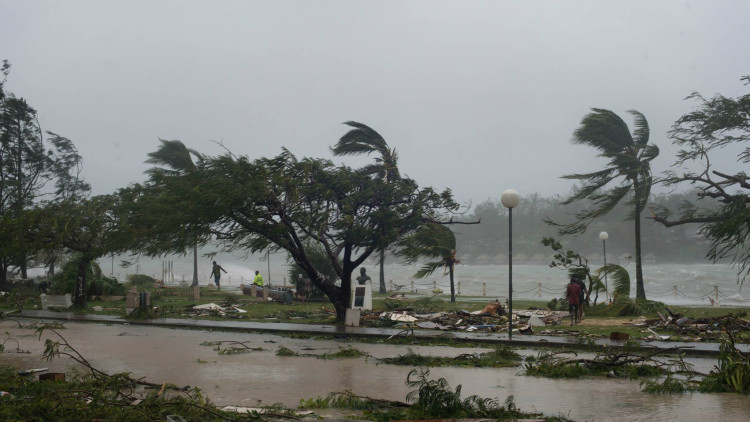 Port Vila, ciutat més gran de Vanuatu, després del pas del cicló Pam el març de 2015. Graham Crumb/Imagicity.com, CC BY-SA 3.0 via Wikimedia Commons