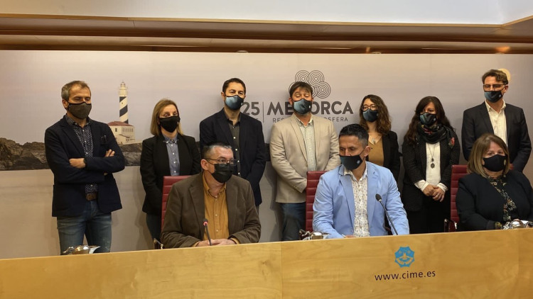 Membres de Més per Menorca en una compareixença recent