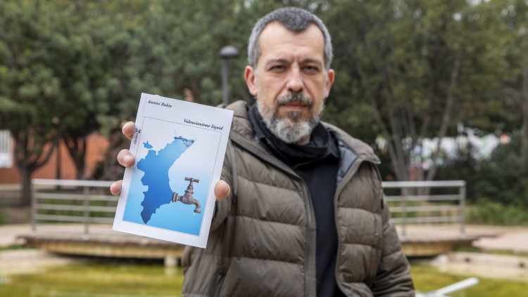 El periodista i autor de l'obra Antoni Rubio| Eva Máñez. Eva Màñez