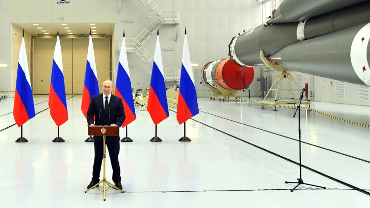 «Estaria disposat Vladímir Putin a arriscar fins i tot si fos a costa de provocar la Tercera Guerra Mundial? Els experts ho dubten». Europa Press