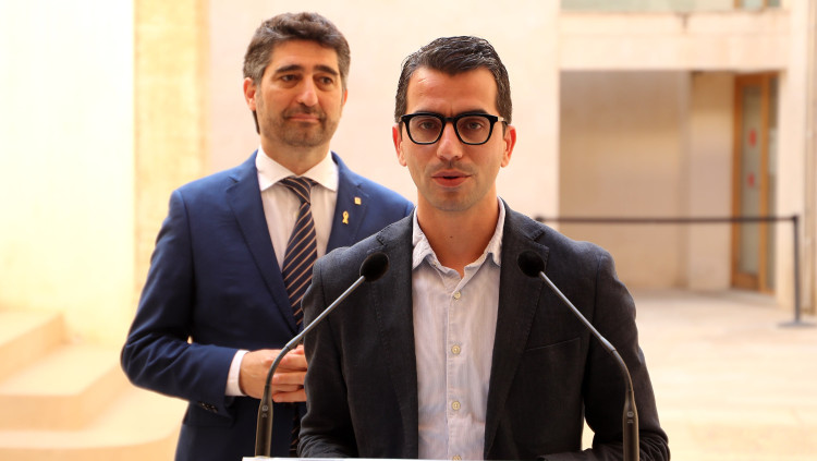 El conseller balear de Cultura,  Miquel Company, amb el vicepresident català Jordi Puigneró. Europa Press