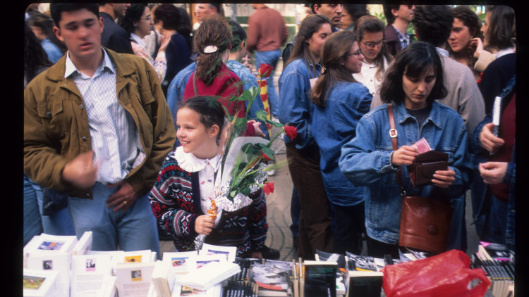 Sant Jordi de 1993. Arxiu EL TEMPS