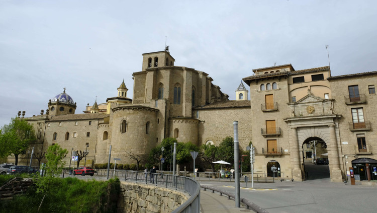 Catedral i portal del Pont a Solsona. Eliseu T. Climent