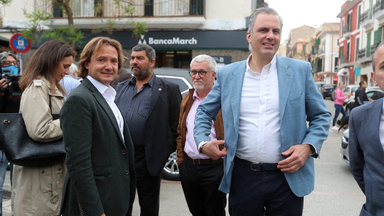 El líder de Vox a les Illes Balears, Jorge Campos, amb Javier Ortega Smith. Europa Press