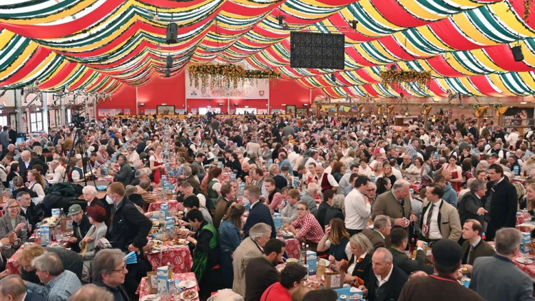 Festa de la Primavera a Munic, un esdeveniment que va concentrar milers de persones en un mateix espai. Der Spiegel