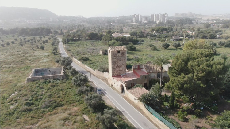 Panoràmica amb una torre de defensa de l'horta d'Alacant| Projecte Terra