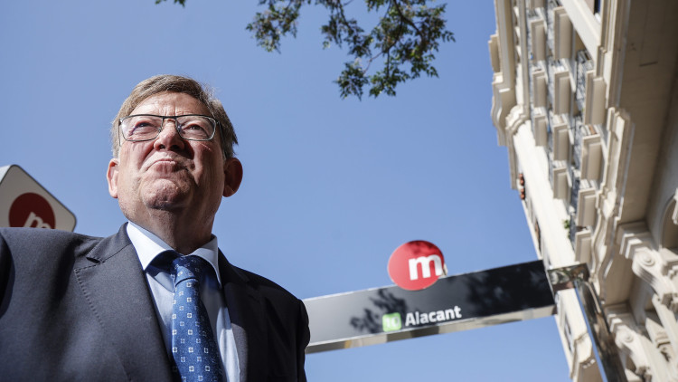El president valencià, Ximo Puig, durant la inauguració de la línia 10 del metro de València.. Europa Press
