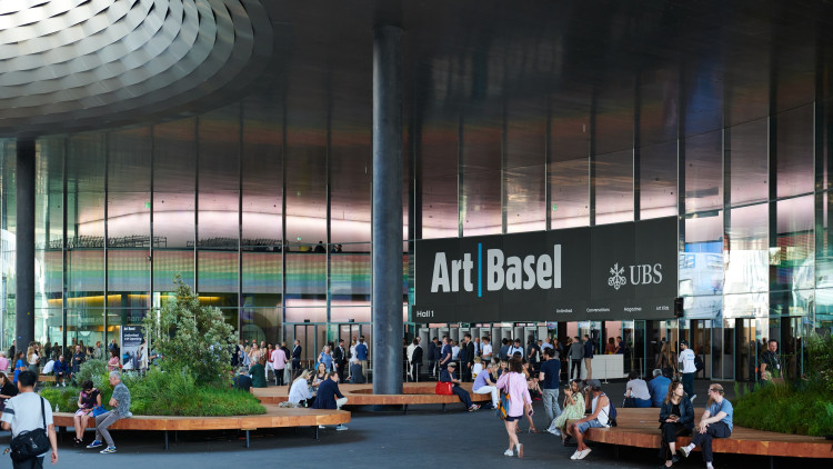 Entrada a Art Basel des de la Messeplatz