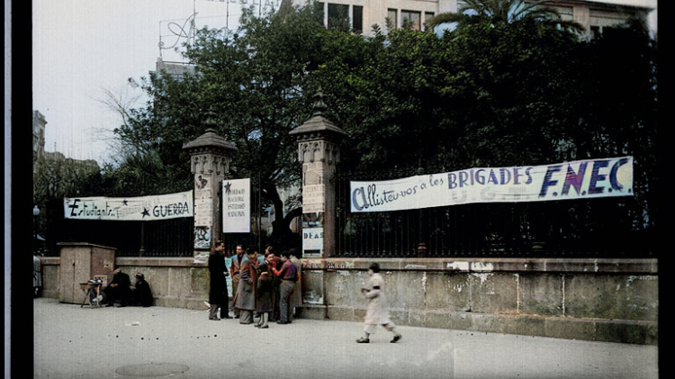 Seu de la Federació Nacional d'Estudiants de Catalunya. Lloc d’allistament d’estudiants (Tardor/Hivern de 1936). Acolorida per l’autor.. Arxiu Nacional de Catalunya