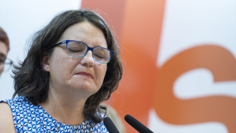 La líder de Compromís, Mónica Oltra, en la roda de premsa de dimissió| Europa Press