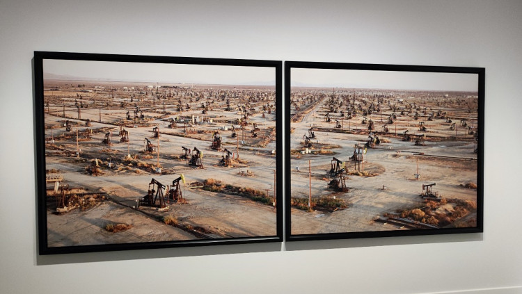 “Camps petroliers #19ab, Belridge Califòrnia” (2003) d'Edward Burtynsky