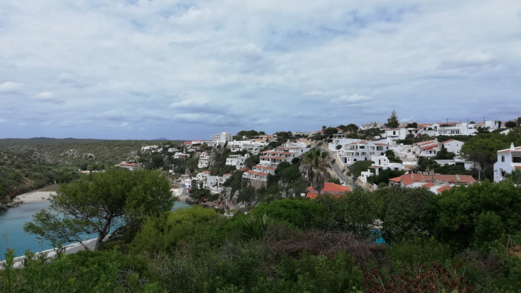 Panoràmica de Cala en Porter, indret turístic d'Alaior, Menorca. Europa Press