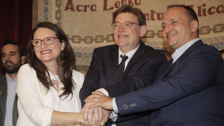 Mónica Oltra, Ximo Puig i Rubén Martínez Dalmau firmant el segon Acord del Botànic| Europa Press