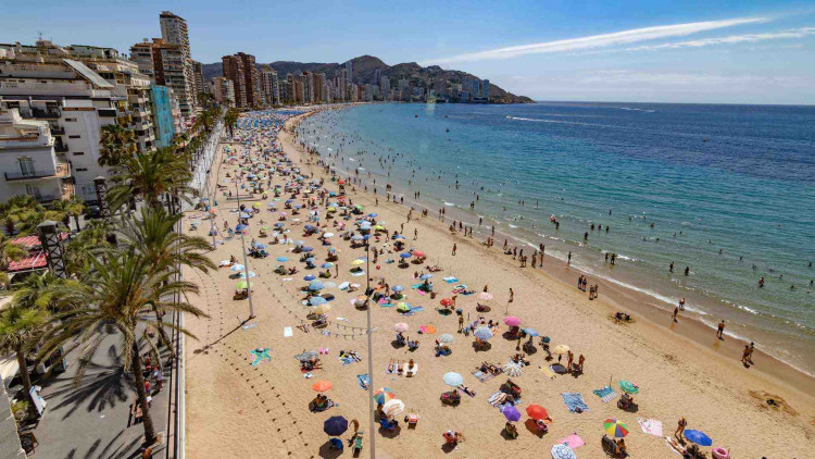 Una panoràmica de la platja de Benidorm. Europa Press