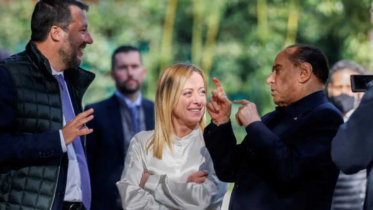 Salvini, Meloni i Berlusconi. Der Spiegel