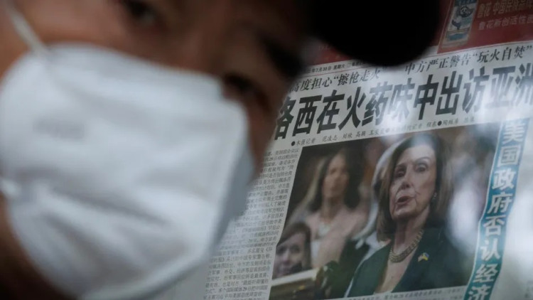 El diari nacionalista xinès Global Times va publicar aquest dilluns un article de portada sobre el viatje de Nancy Pelosi a Àsia. Der Spiegel