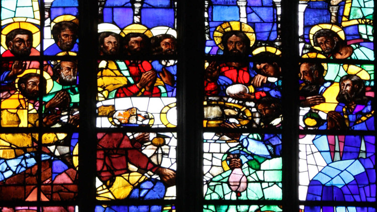 Fragment del vitrall del Sant Sopar, d'Isidre Julià (1667), a Santa Maria del Mar. Sílvia Cañellas
