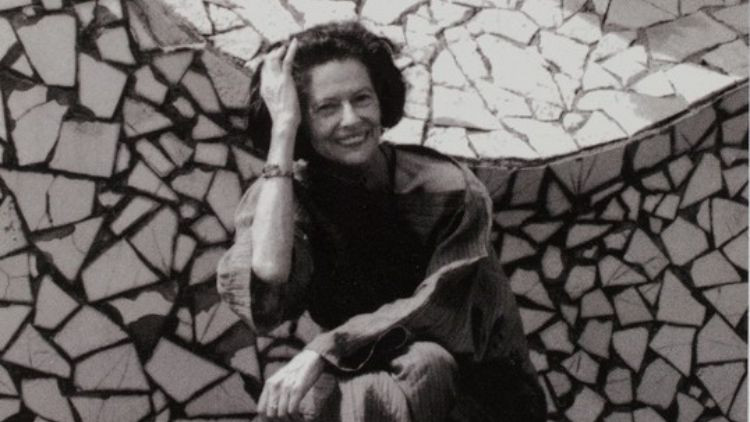 Brigitte Baer al terrat de la Casa Milà de Gaudí, Barcelona, 1990