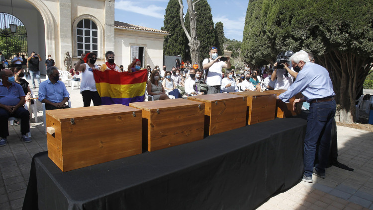 Acte d'entrega de les restes de les víctimes del franquisme a familiars de les Illes (2021). Europa Press