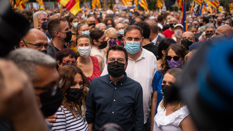 El president Aragonès assisteix a la Diada del 2021 al costat d'Oriol Junqueras, líder d'Esquerra Republicana. Europa Press