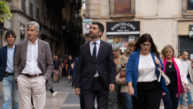 El vicepresident Jordi Puigneró, al costat dels consellers Josep Maria Argimon i Gemma Geis, arriben a la reunió extraordinària del Govern convocada pel president Pere Aragonès, que va acabar amb la destitució de Puigneró. Europa Press