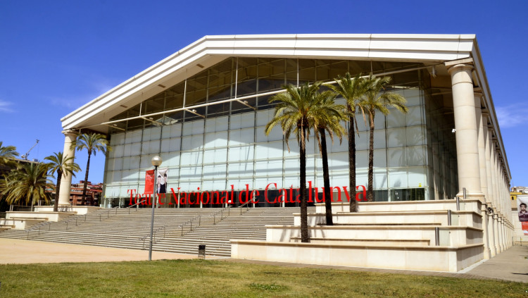 Teatre Nacional de Catalunya. Yeagov, CC BY-SA 4.0, via Wikimedia Commons