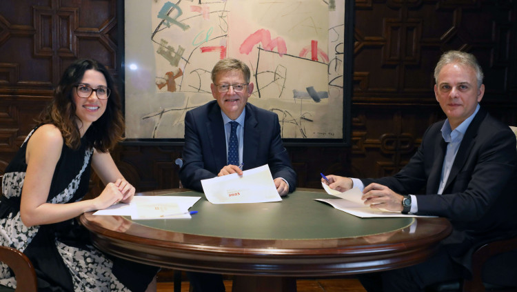 Els vicepresidents Aitana Mas i Hèctor Illueca i el president Ximo Puig, al centre. Europa Press
