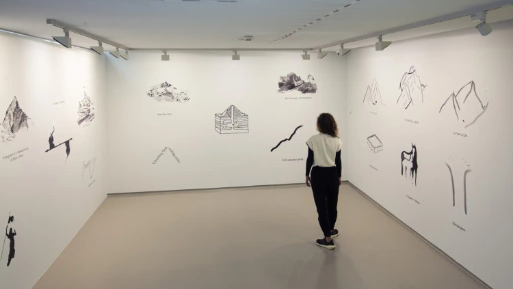 Alicia Kopf ha intervingut a la paret de l'exposició