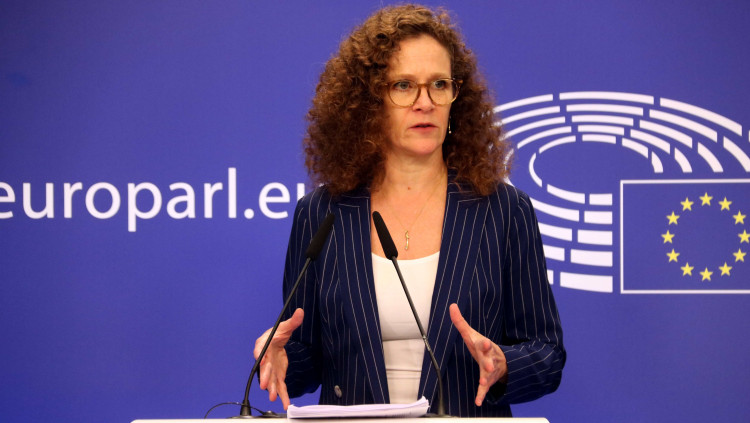La ponent del comitè sobre Pegasus de l'Eurocambra, Sophie in 't Veld, durant la presentació de l'informe preliminar.. Agència Catalana de Notícies