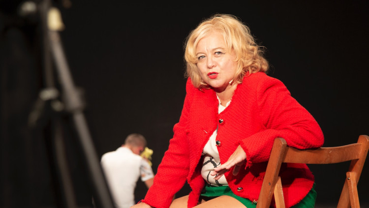 “Tengo un problema contemporáneo” de Carmelo Salazar i Bea Fernández s’ha estrenat a l’Antic Teatre. Foto: Alessia Bombaci.