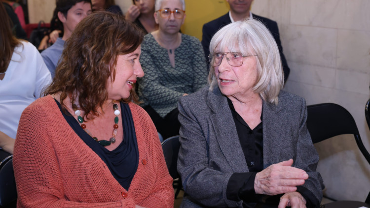 Antònia Vicens, al costat de la presidenta Francina Armengol. Europa Press