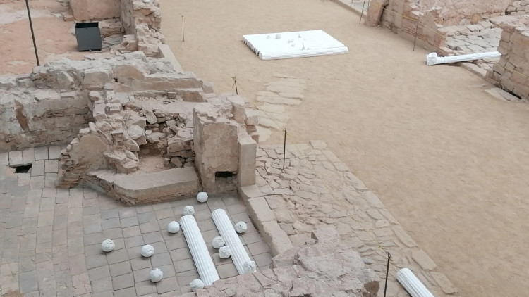 Les columnes del Palacio de Cristal de Madrid reproduïdes en guix i disseminades per les ruïnes d’El Born en la instal·lació de Pep Agut Meridiano de Madrid: sueño y mentirà de Franco, 2021. Pilar Parcerisas
