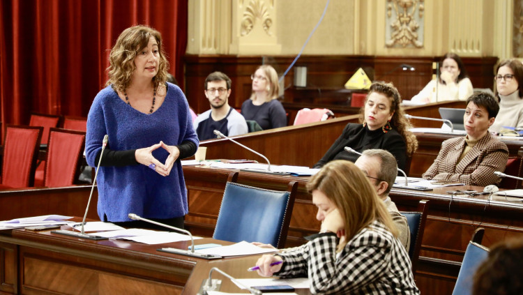 La presidenta balear, Francina Armengol, en sessió parlamentària. Europa Press