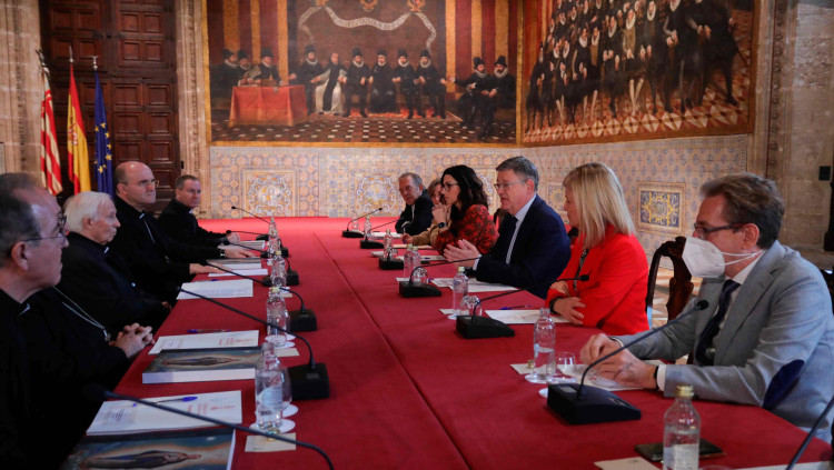 Foto de constitució de la comissió mixta entre la Generalitat Valenciana i l'Església catòlica| GVA