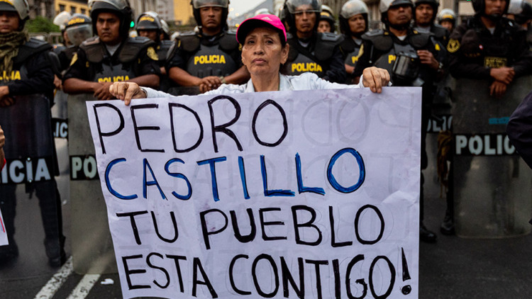 Pancarta de protesta a favor de l'expresident Pedro Castillo| Europa Press
